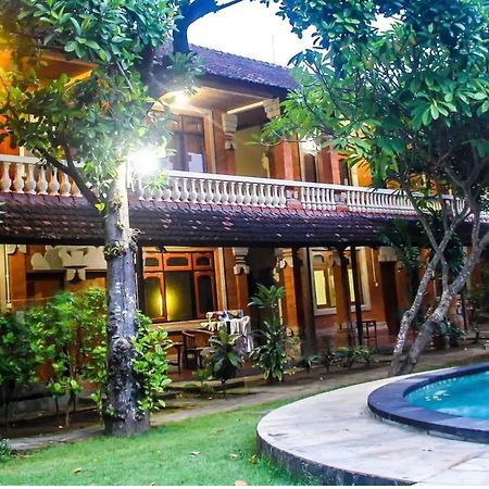 Budhi Beach Inn Кута Экстерьер фото