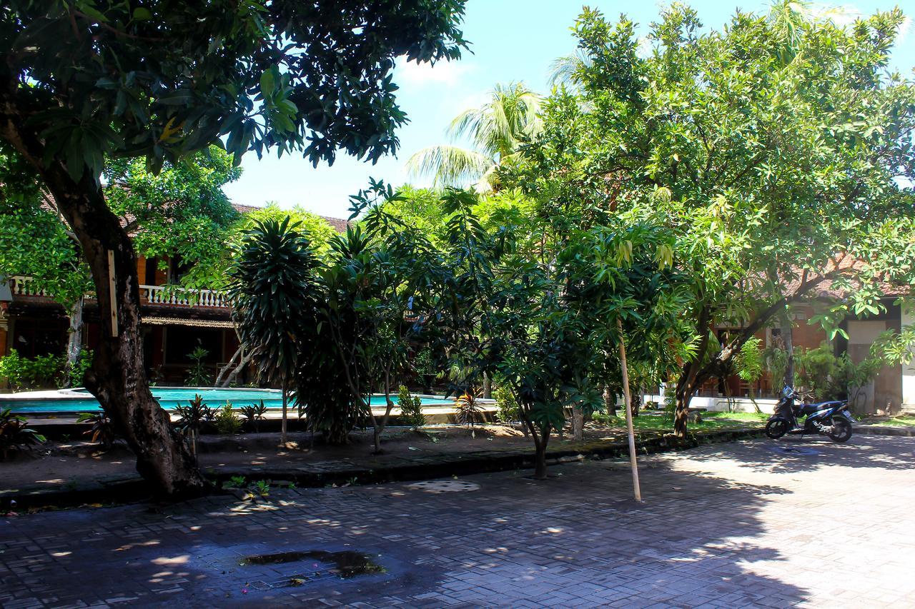 Budhi Beach Inn Кута Экстерьер фото