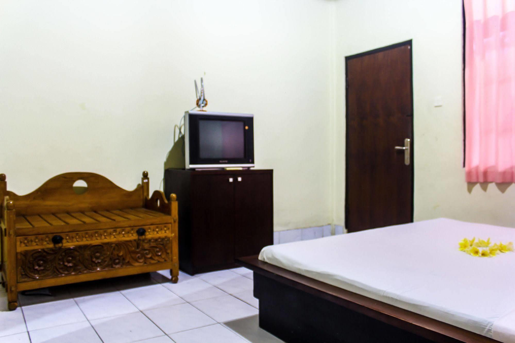 Budhi Beach Inn Кута Экстерьер фото