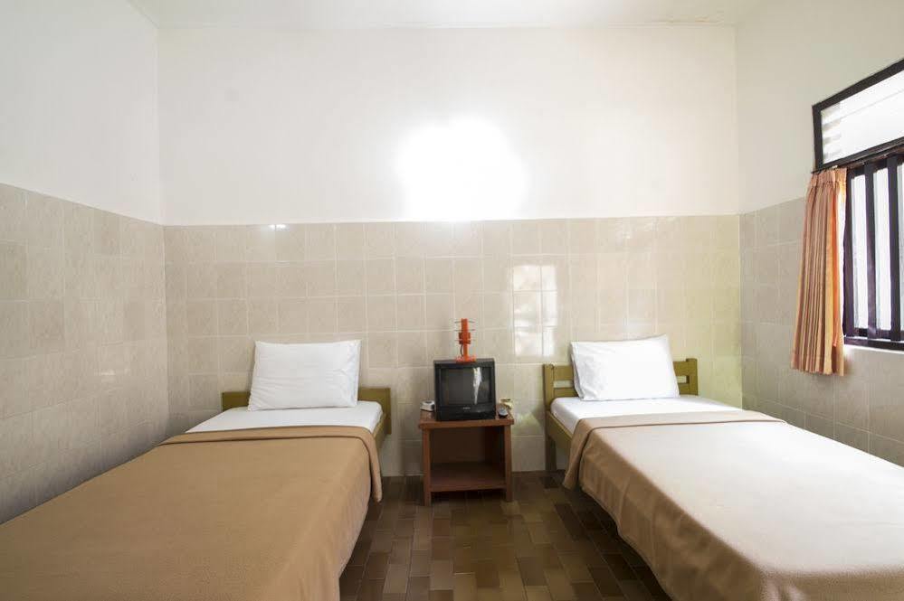 Budhi Beach Inn Кута Экстерьер фото