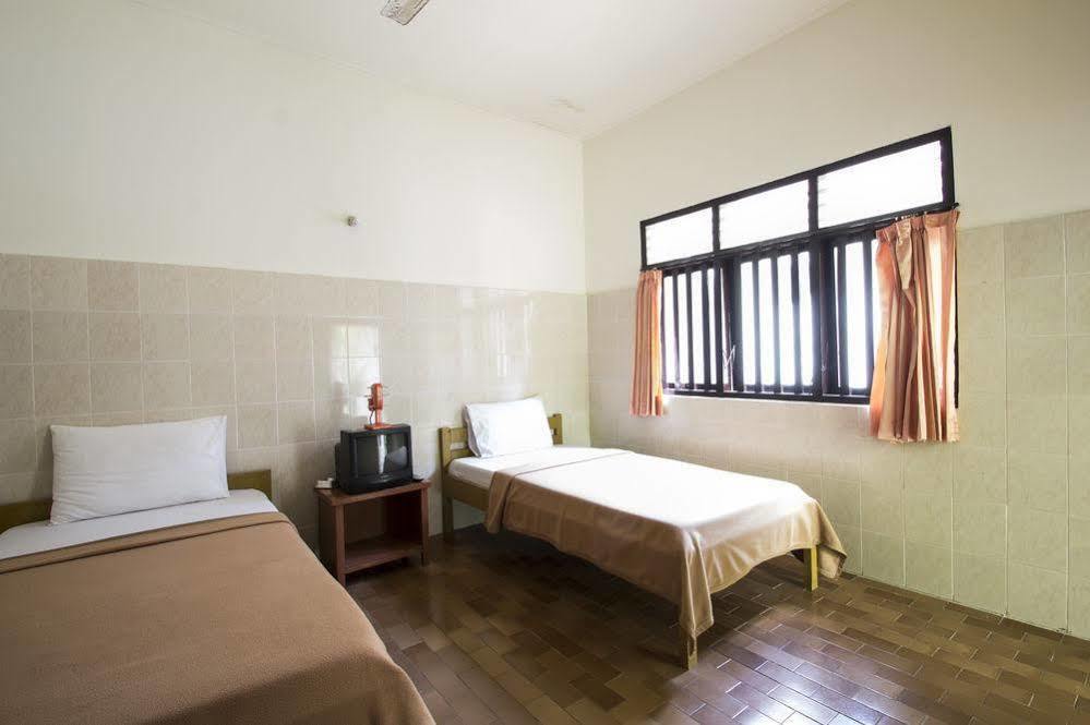 Budhi Beach Inn Кута Экстерьер фото