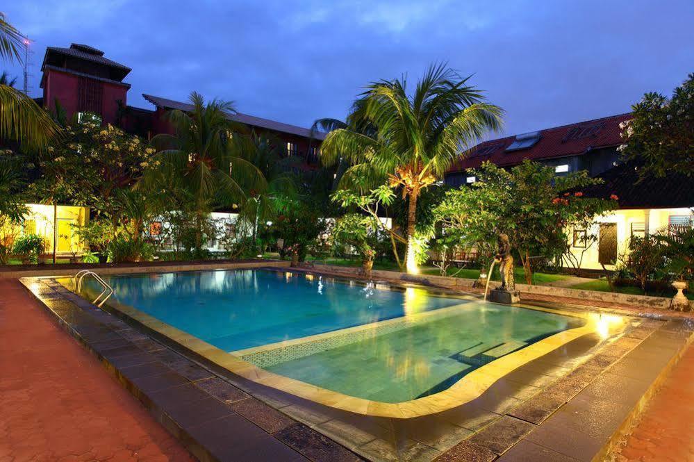 Budhi Beach Inn Кута Экстерьер фото